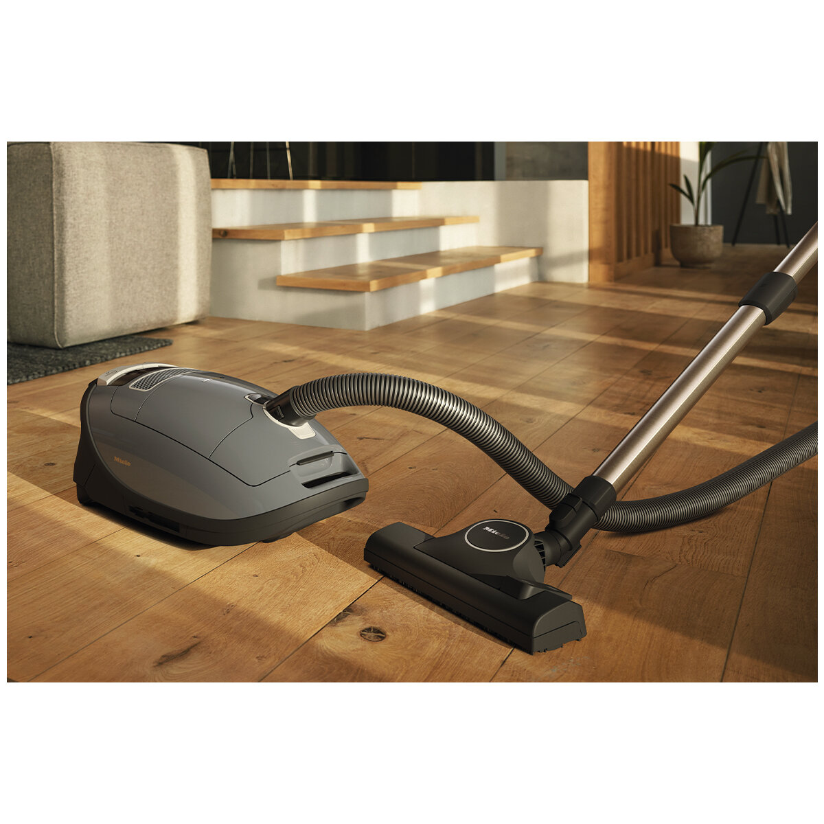 Miele Complete C3 Family All-rounder Bagged Vacuum Cleaner Graphite 12396480 hero image
