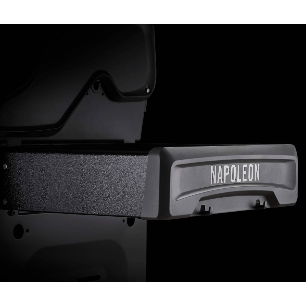 Napoleon Rogue XT 625 Natural Gas 5 Burner Grill with Infrared Side Burner RXT625SIBNK-1-AU hero image