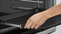 NEFF B58VT68N0B 60cm Pyrolytic Electric Built-In Oven with VarioSteam hero image