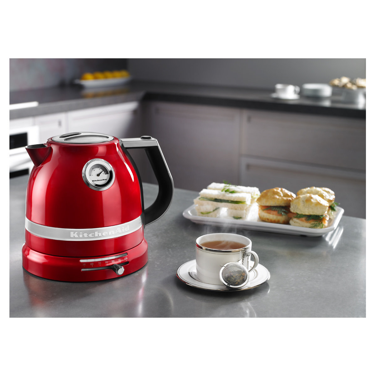 KitchenAid 5KEK1522ACA Pro Line Kettle Candy Apple Red hero image