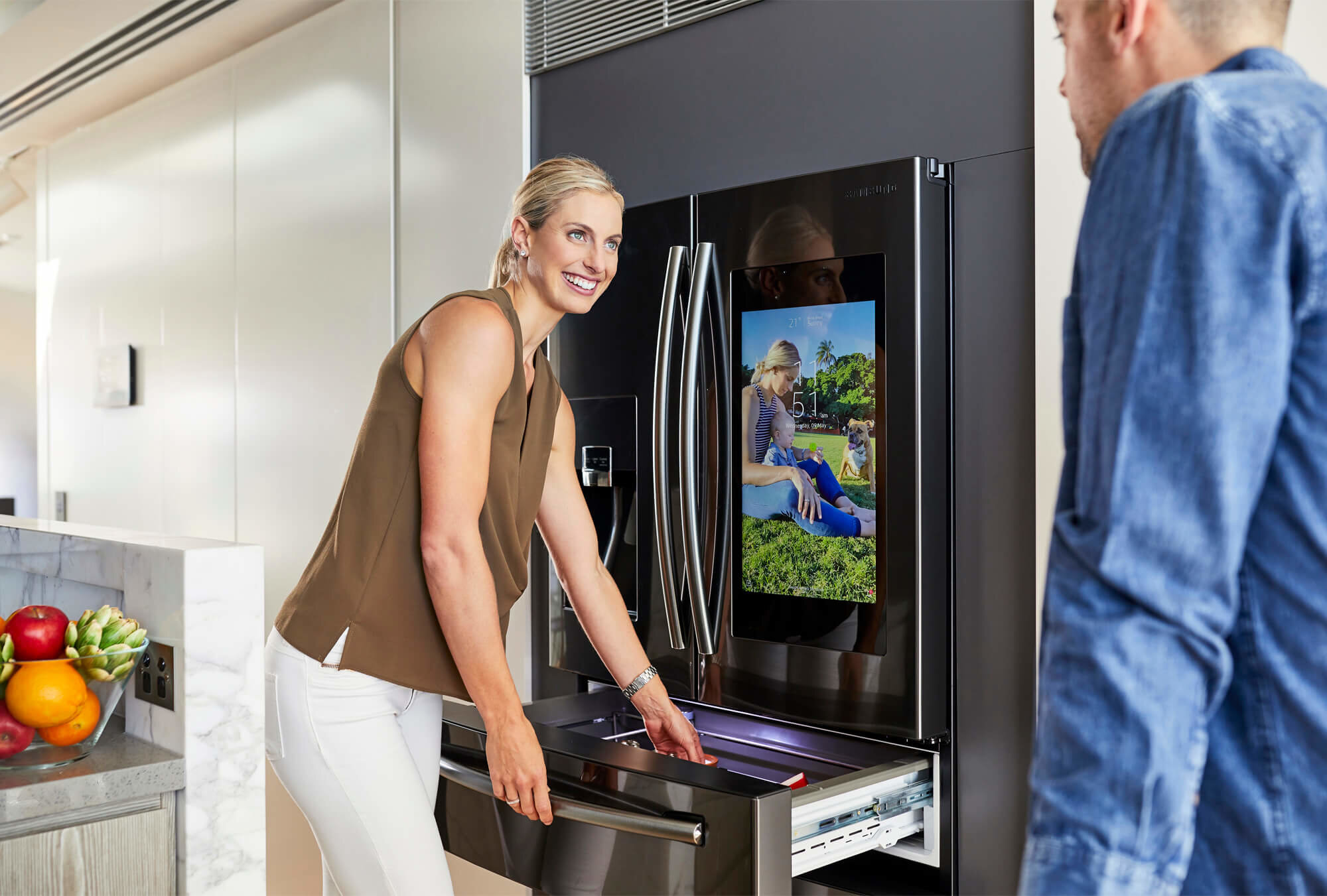 Samsung SRF651BFH3 651L Family Hub French Door Fridge hero image