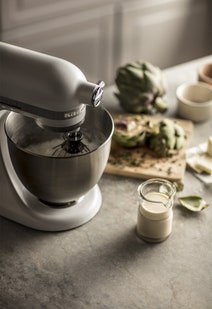 KitchenAid 5KSM3311XAFW Mini Stand Mixer Matte White hero image