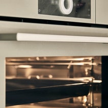 V-ZUG CombiSteamer V6000 45M PowerSteam Oven Pearl Glass 2304100021 hero image