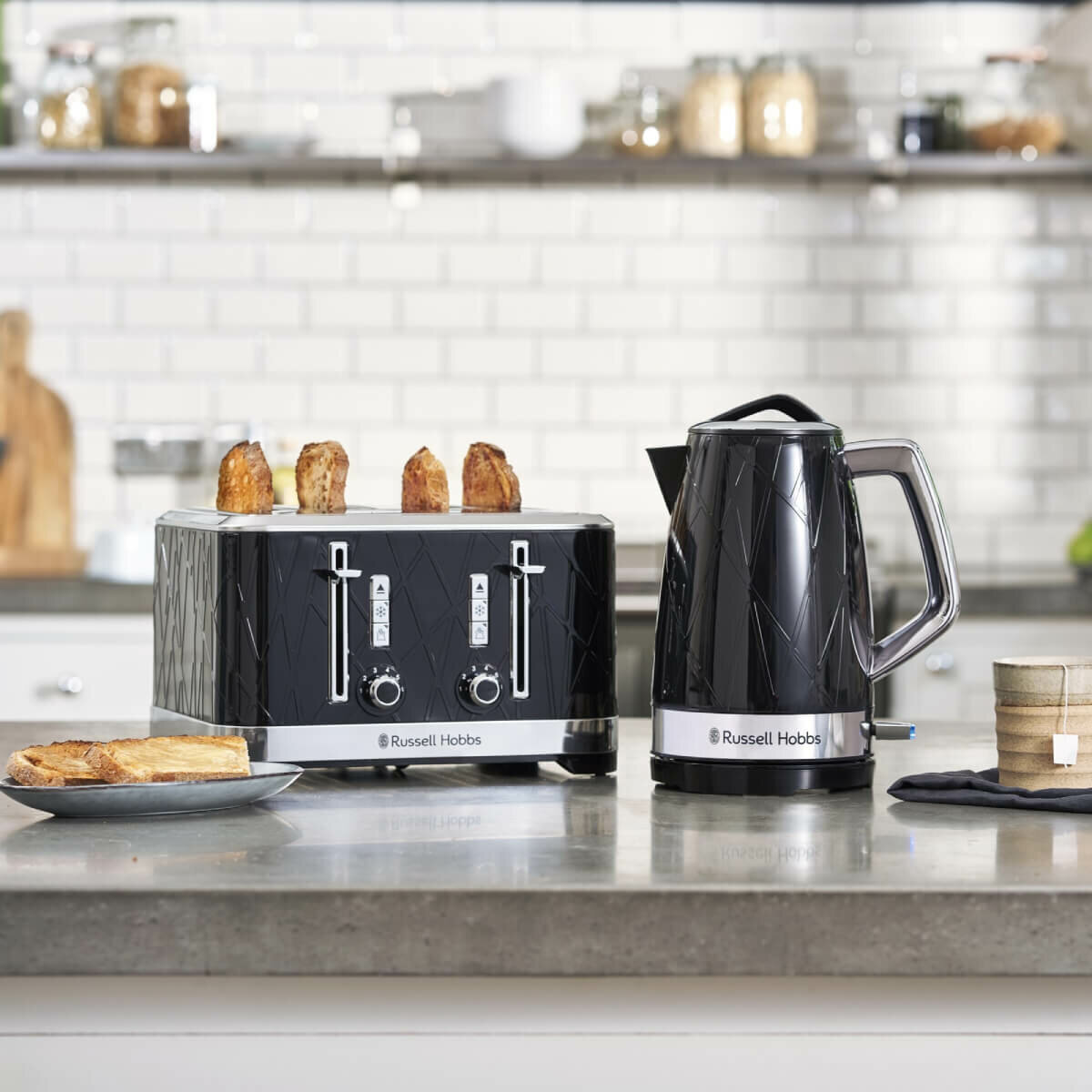 Russell Hobbs Structure Kettle Black RHK332BLK hero image