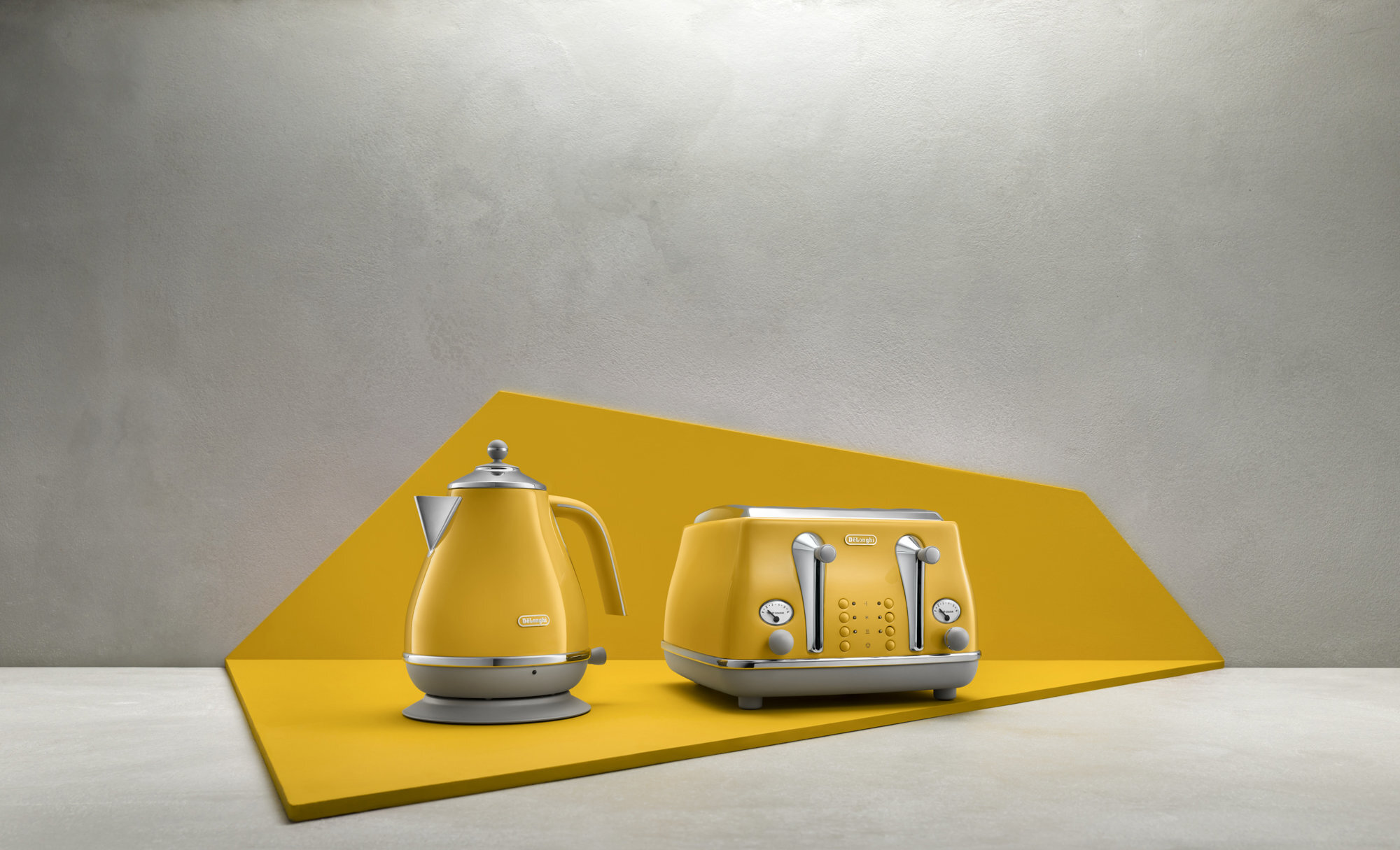 Delonghi yellow kettle and toaster clearance