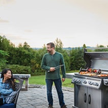 Napoleon Rogue SE 625 LPG Gas 5 Burner Grill with Infrared Side Burner RSE625RSIBPSS-1-AU hero image