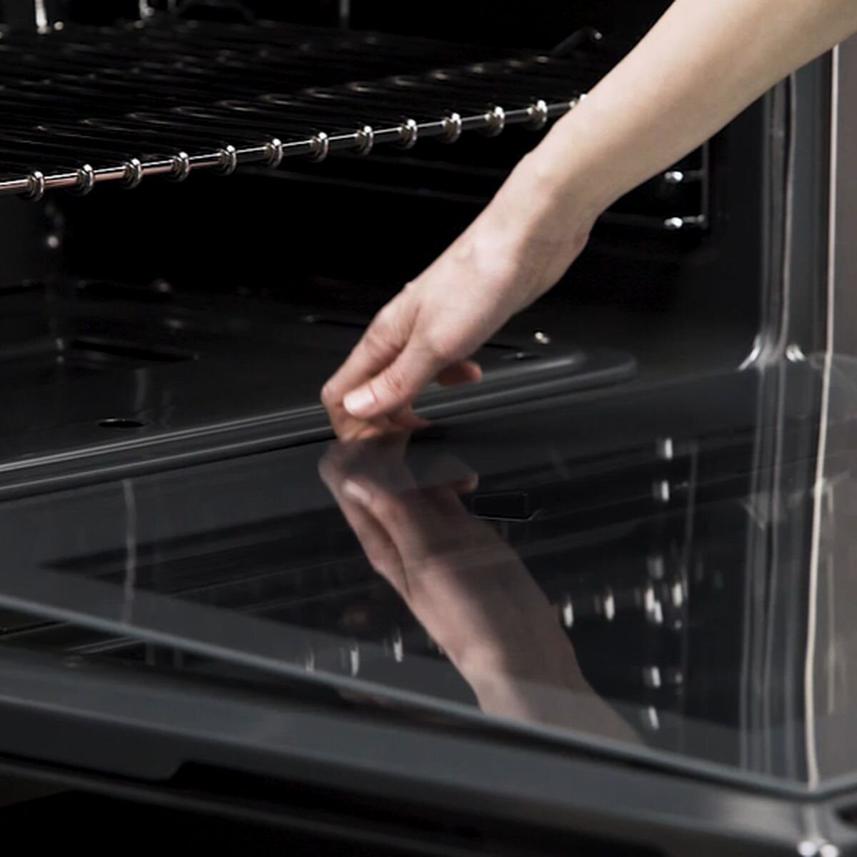 SMEG 90cm Victoria Dual Fuel Pyrolytic Freestanding Cooker - Slate Grey TRA90GPGR hero image
