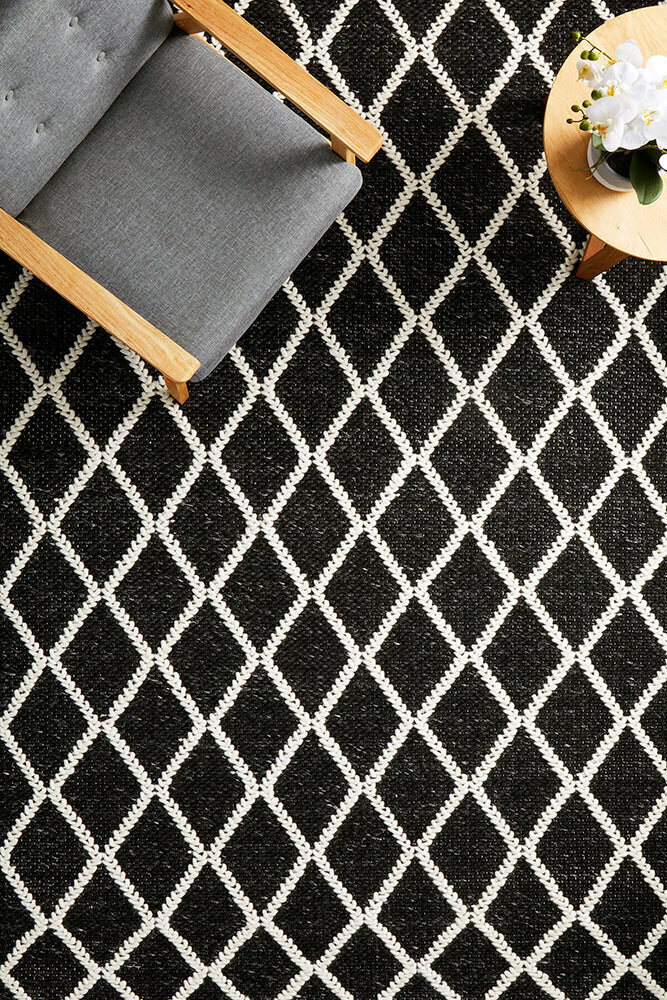 Rug Culture Huxley Oversize Black & Off White Rug 400X300CM - HU-BLK-400300 hero image