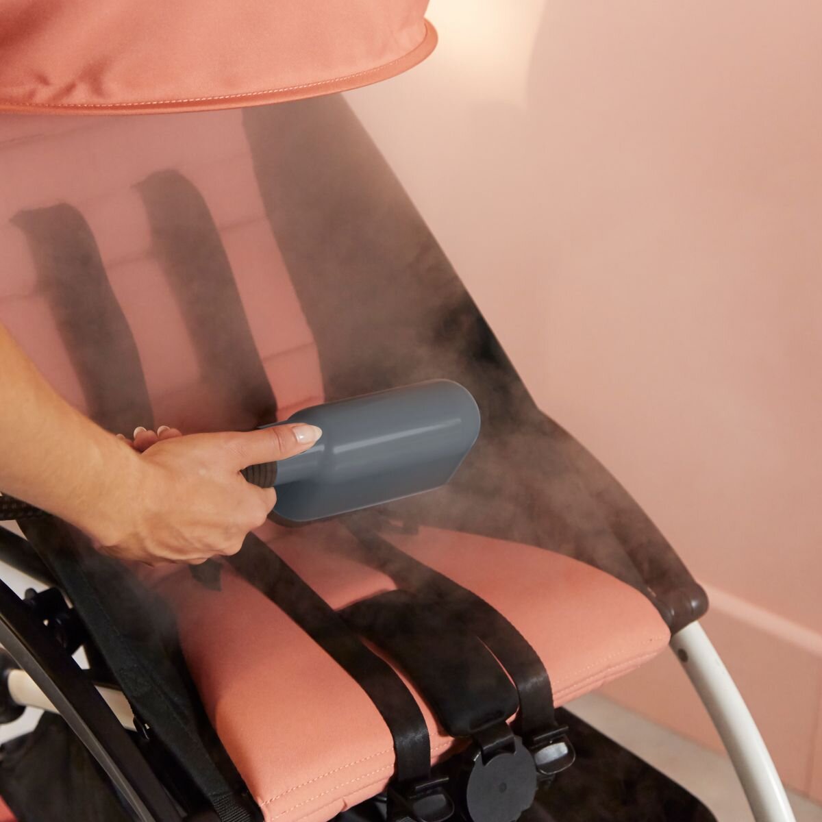 Laurastar Izzi Plus Steamer 585 hero image