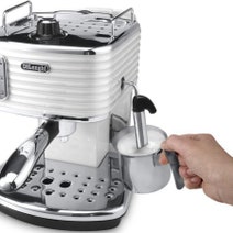 Delonghi ECZ351W Scultura Pump Coffe Machine hero image