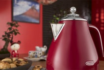 DeLonghi Icona Capitals Kettle Tokyo Red KBOC2001R hero image