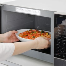 Panasonic 27L Flatbed Inverter Microwave NN-SF57QSQPQ hero image