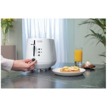 DeLonghi Eclettica Two-Slice Toaster White CTY2003W hero image