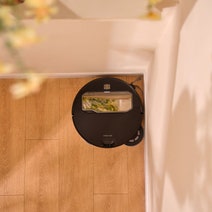Roborock Saros Z70 Robotic Vacuum with OmniGrip Mechanical Arm RR-SZ7052-03-BLK hero image