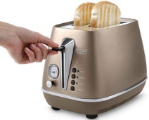 Delonghi CTI2003BZKBI2001BZ Distinta Toaster and Distinta Kettle Pack hero image