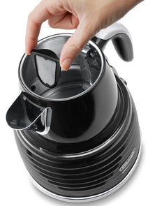 Delonghi CTZ4003BKKBZ2001BK Scultura Toaster and Scultura Kettle Pack hero image