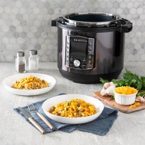Instant Pot Pro Multi-Cooker 5.7Ltr-Black 112-0127-01-AU hero image