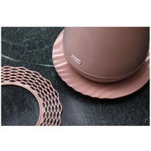 DeLonghi Eclettica Kettle Pink KBY2001PK hero image