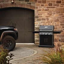 Napoleon Rogue XT 525 LPG Gas 4 Burner Grill with Infrared Side Burner RXT525SIBPK-1-AU hero image