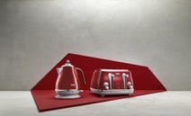 DeLonghi Icona Capitals Two Slice Toaster Tokyo Red CTOC2003R hero image