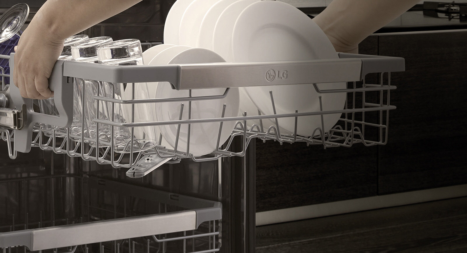 LG 14 Place QuadWash Dishwasher in Platinum Steel Finish
