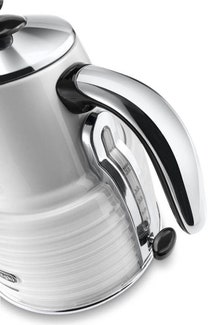 Delonghi CTZ4003WKBZ2001W Scultura Toaster and Scultura Kettle Pack hero image