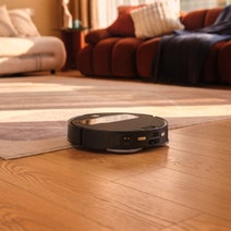 Roborock Saros Z70 Robotic Vacuum with OmniGrip Mechanical Arm RR-SZ7052-03-BLK hero image