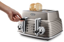 Delonghi CTZ4003BG Scultura 4 Slice Toaster hero image