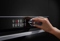 Fisher & Paykel OB60SL11DEPB1 60cm Built-In Pyrolytic Oven hero image