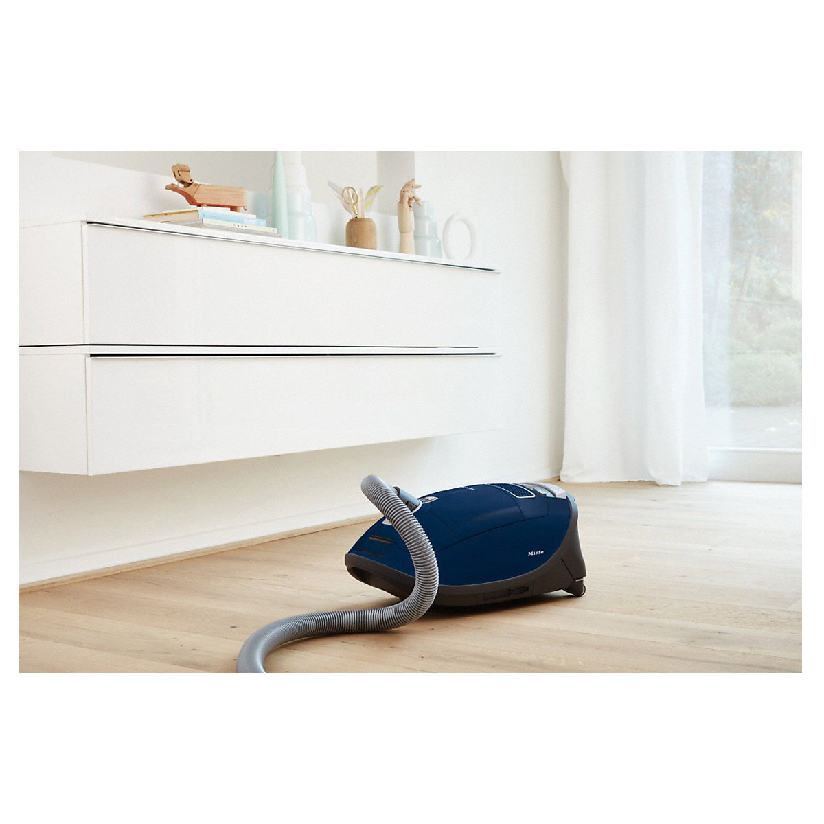 Miele 10797870 Complete C3 Comfort Total Care Power Line Vacuum Cleaner hero image