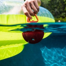 JBL JBLCLIP2RED Clip 2 Red Wireless Portable Speaker hero image