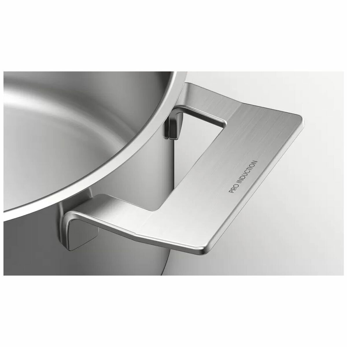 Bosch Six Piece Cookware Set HEZ9SE060 hero image