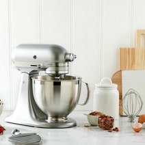 KitchenAid KSM195 Artisan Stand Mixer Contour Silver 5KSM195PSACU hero image