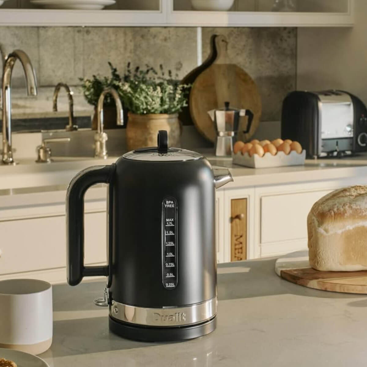 Dualit Classic Matte Black Kettle DU72839 hero image