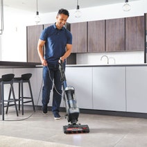 Shark Stratos XL Pet Pro Powered Lift-Away with Odour Neutraliser Technology AZ913 hero image