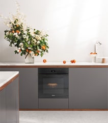 Miele 60cm Pyrolytic Oven with Rapid Cooling and Crisp Function Obsidian Black H7464BPB hero image