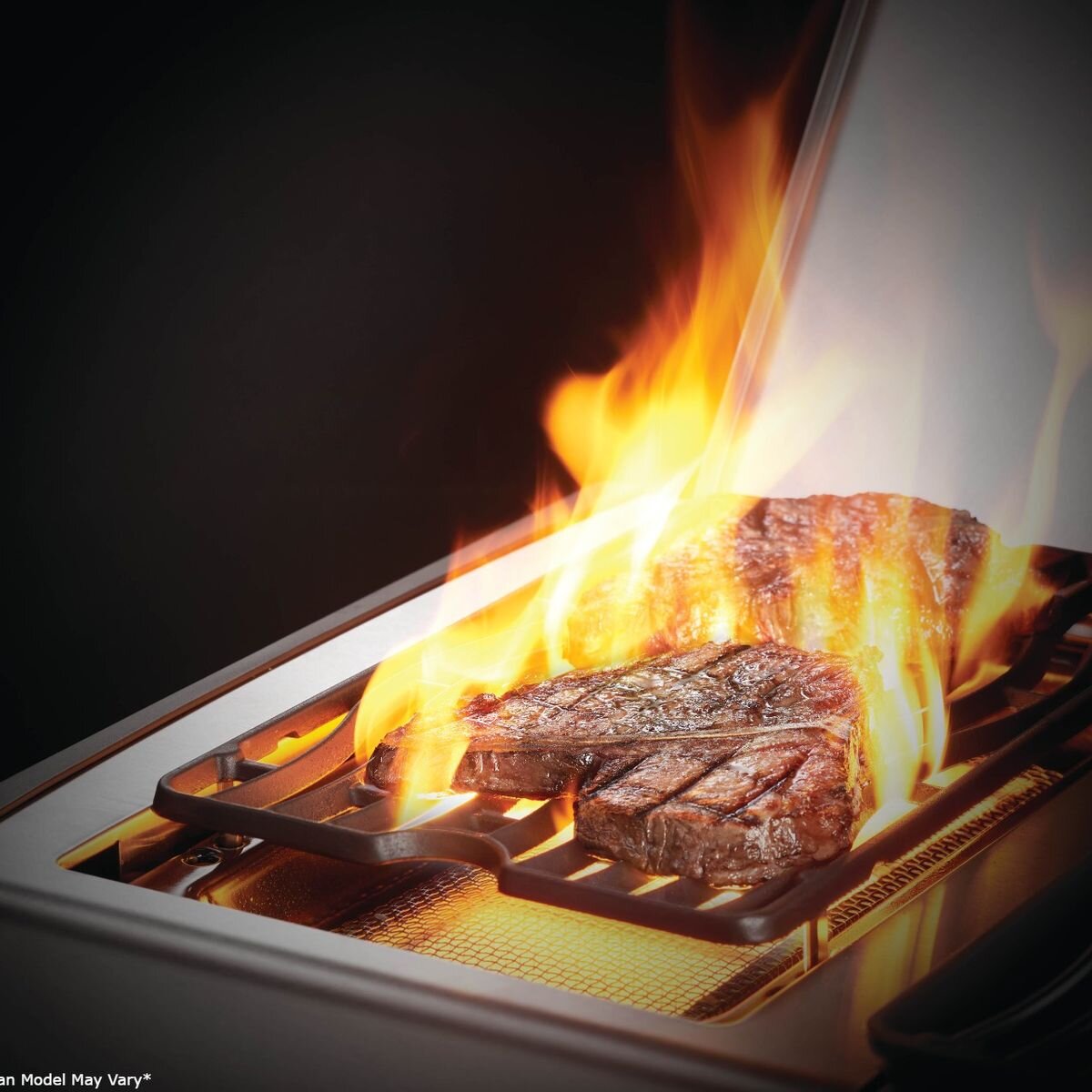 Napoleon Rogue SE 425 Natural Gas 3 Burner Grill with Infrared Side Burner RSE425RSIBNSS-1-AU hero image