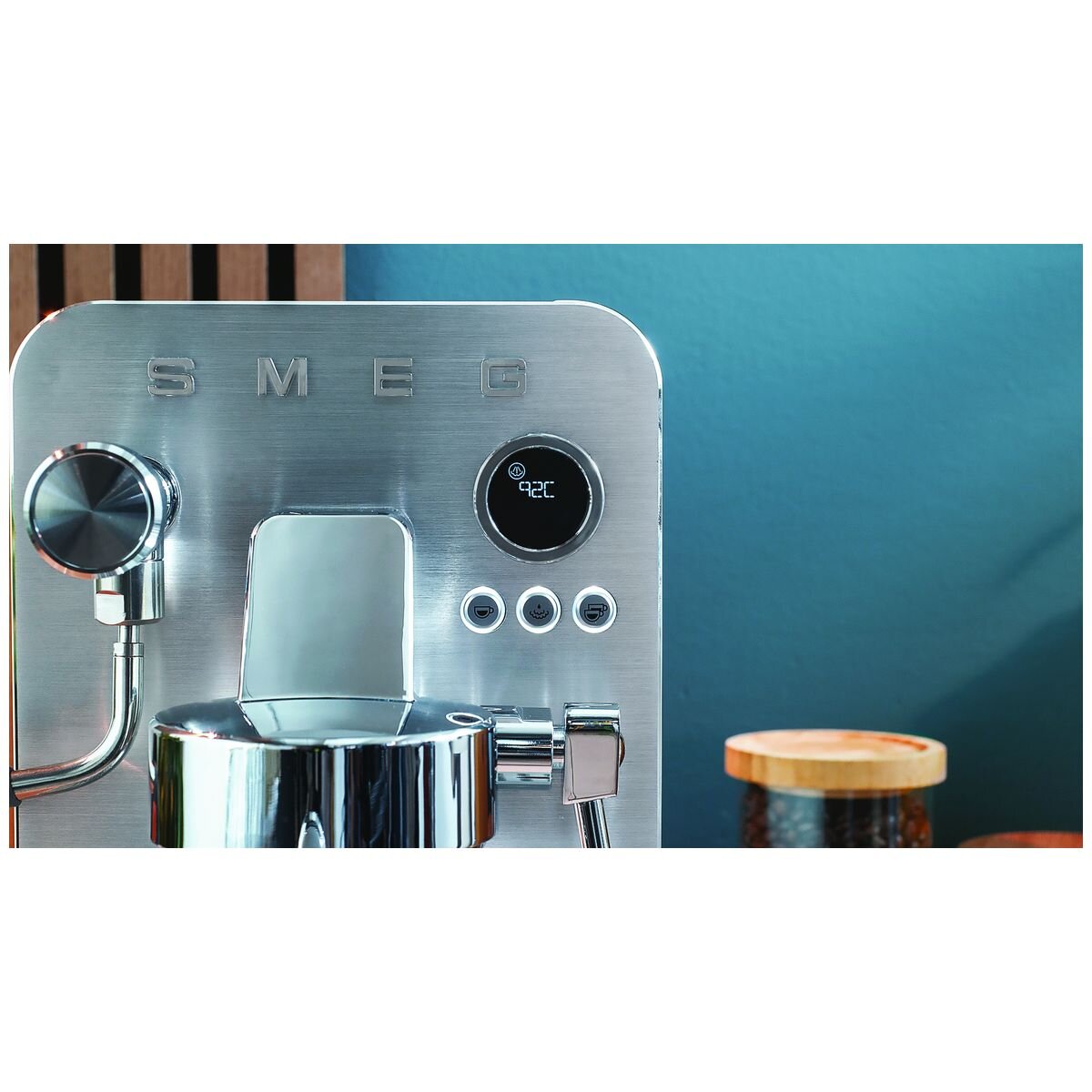 Smeg Minipro Espresso Coffee Machine Matte White EMC02WHMAU hero image