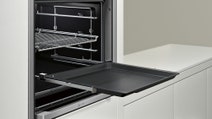 NEFF 60cm Pyrolytic Electric Built-In Oven B58VT68H0B hero image