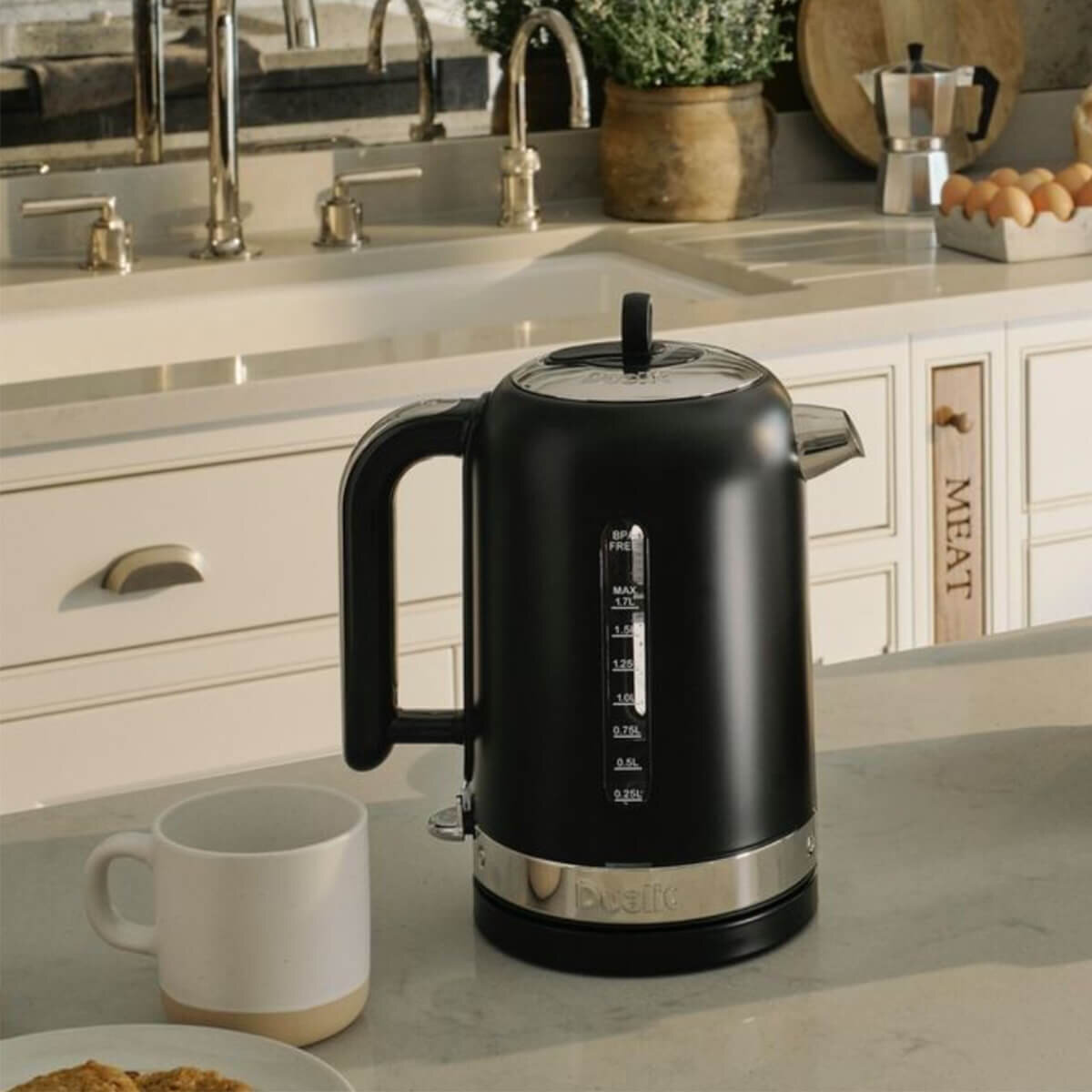 Dualit Classic Matte Black Kettle DU72839 hero image