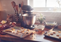 KitchenAid 5KSM3311XABM Mini Stand Mixer Matte Black hero image