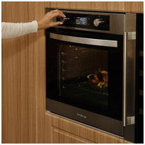 Linarie 60cm Pyrolytic Electric Built-in Oven LABO71MPX hero image