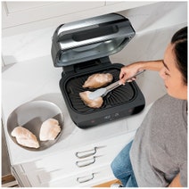 Ninja Foodi Smart XL Grill and Air Fryer AG551 hero image