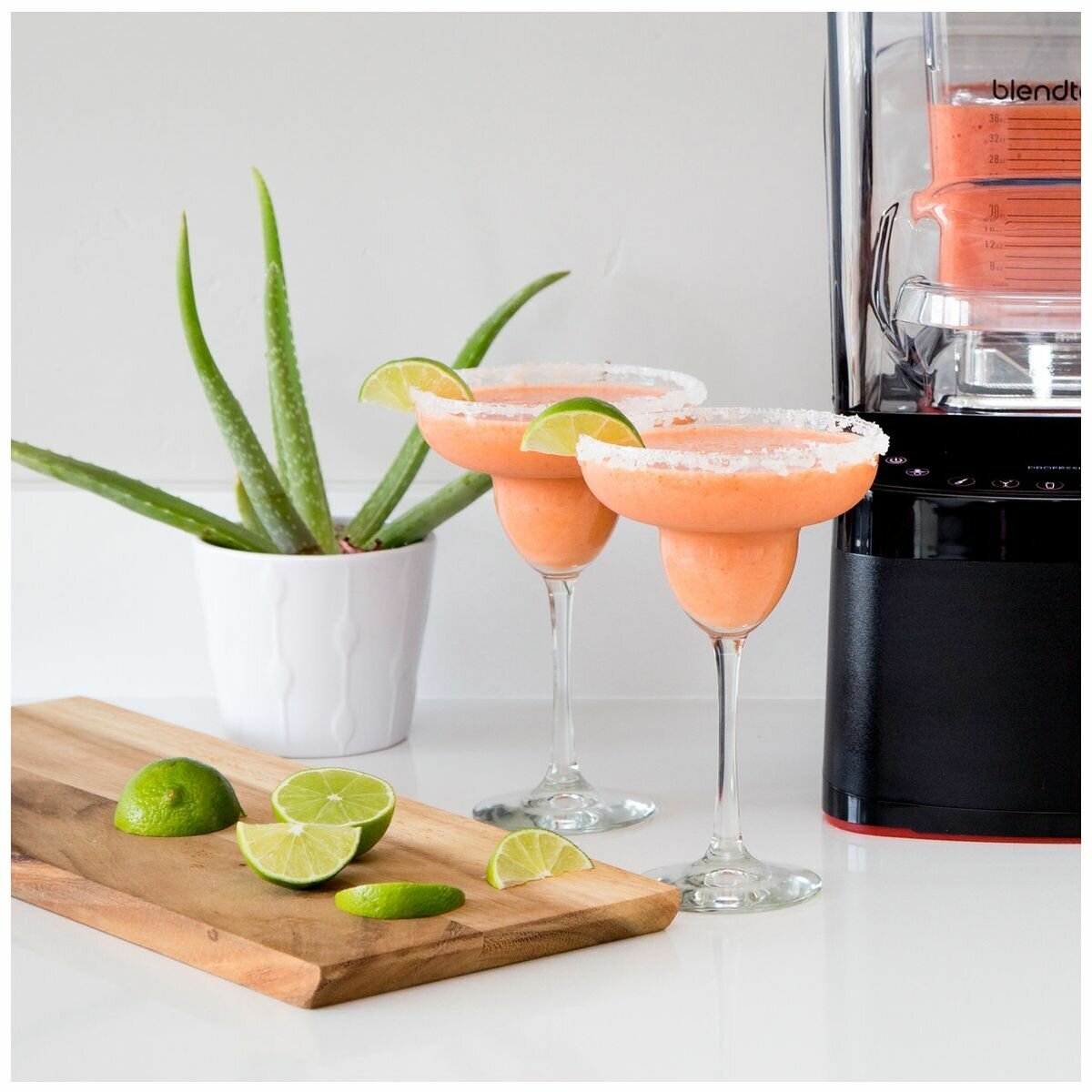 Blendtec Professional 800 Blender with BPA-Free WildSide+ Jar Black P800D3501 hero image