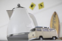 DeLonghi Icona Capitals Kettle Sydney White KBOC2001W hero image