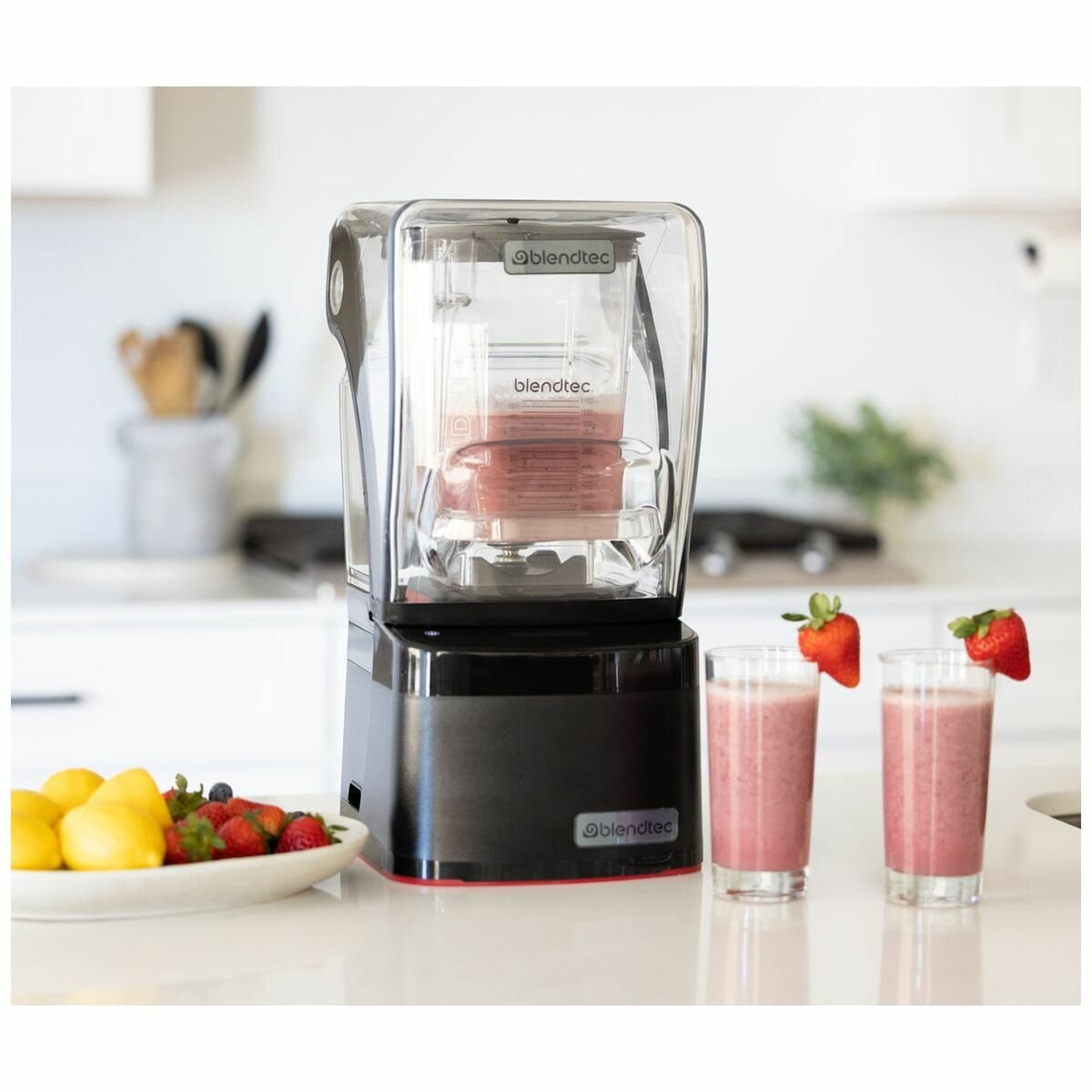 Blendtec Professional 800 Blender with BPA-Free WildSide+ Jar Black P800D3501 hero image
