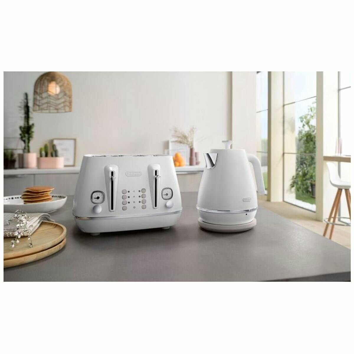 DeLonghi Distinta Moments Sunshine Kettle White KBIN2001W