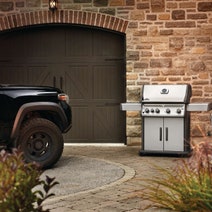 Napoleon Rogue SE 525 LPG Gas 4 Burner Grill with Infrared Side Burner RSE525RSIBPSS-1-AU hero image