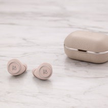 B&O BeoPlay E8 2.0 True Wireless In-Ear Headphones Limestone 244341 hero image