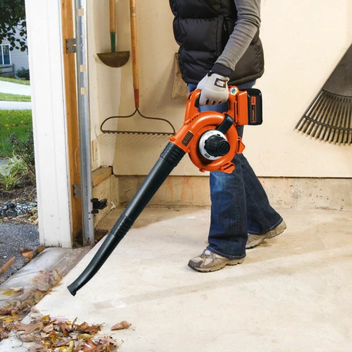 Black & Decker 18V POWERCOMMAND Boost Leaf Blower